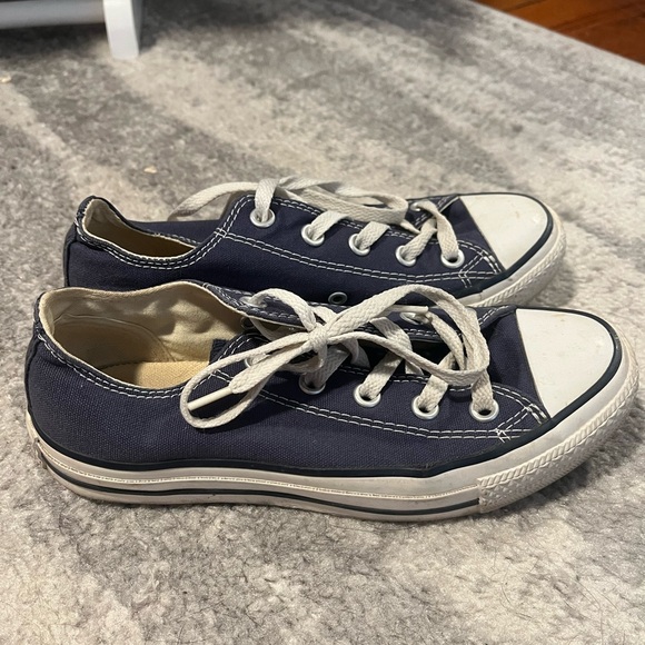 Women’s Converse size 6 - Picture 3 of 6
